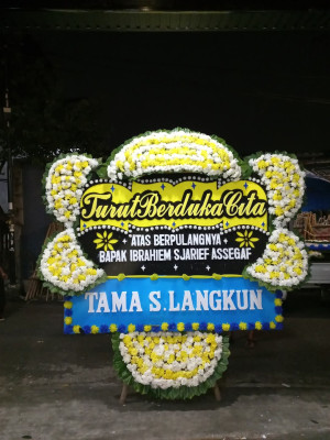 Papan Bunga Duka di Petirejo